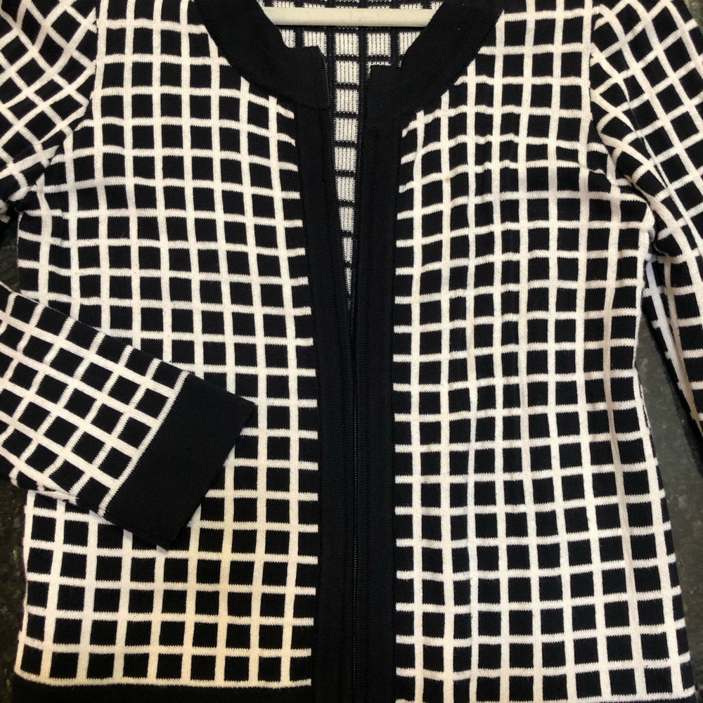 TAN JAY Zip front sweater/jacket. Navy and white. Small
